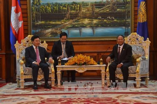 Pham Binh Minh rencontre Heng Samrin - ảnh 1